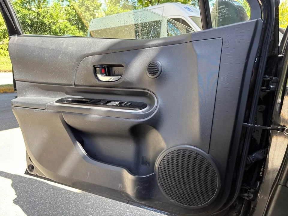 2016 Toyota Prius - Image 11 of 20