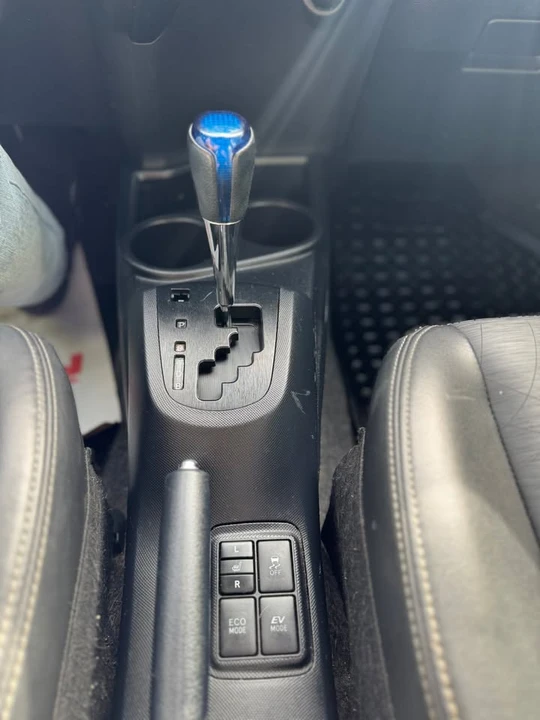 2016 Toyota Prius 4th Gen - Image 16 of 17