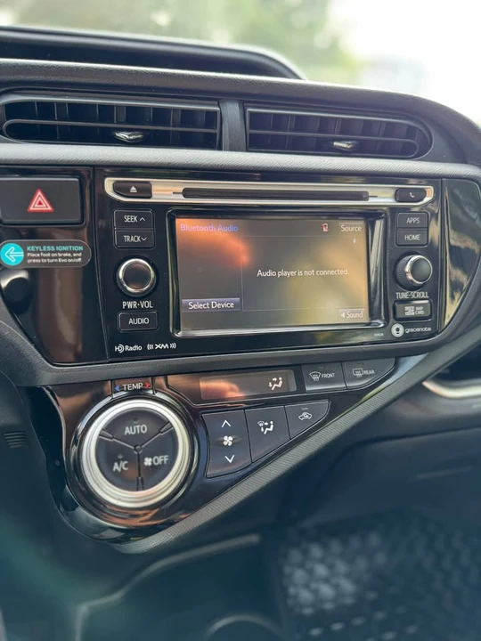 2016 Toyota Prius 4th Gen - Image 14 of 17