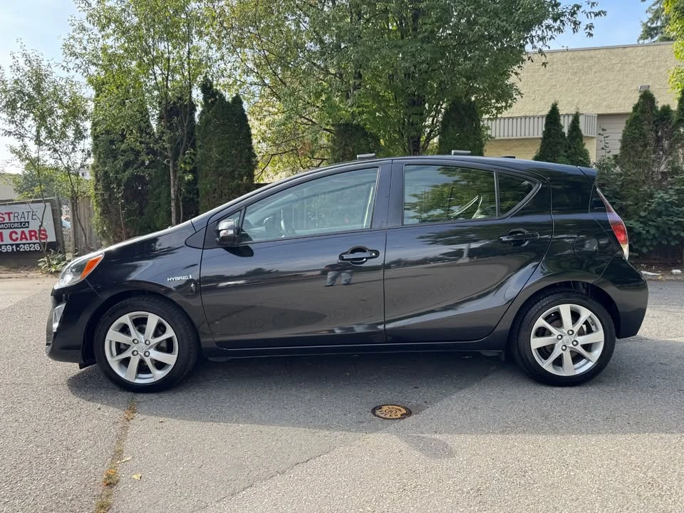 2016 Toyota Prius 4th Gen - Image 3 of 17