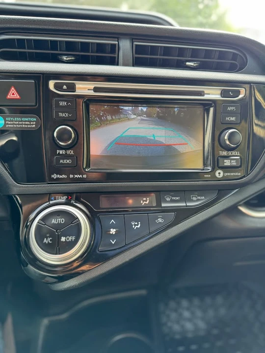 2016 Toyota Prius 4th Gen - Image 15 of 17