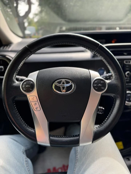 2016 Toyota Prius 4th Gen - Image 12 of 17