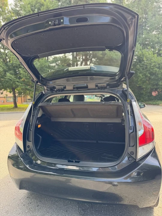 2016 Toyota Prius 4th Gen - Image 8 of 17