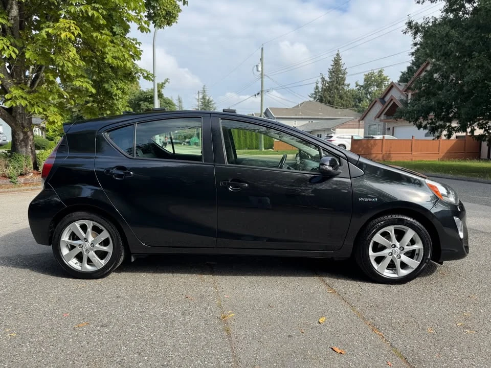 2016 Toyota Prius 4th Gen - Image 7 of 17