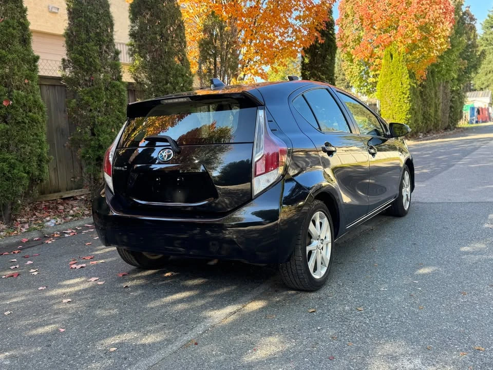 2016 Toyota Prius - Image 6 of 15
