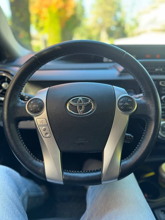 2016 Toyota Prius - Image 12 of 15