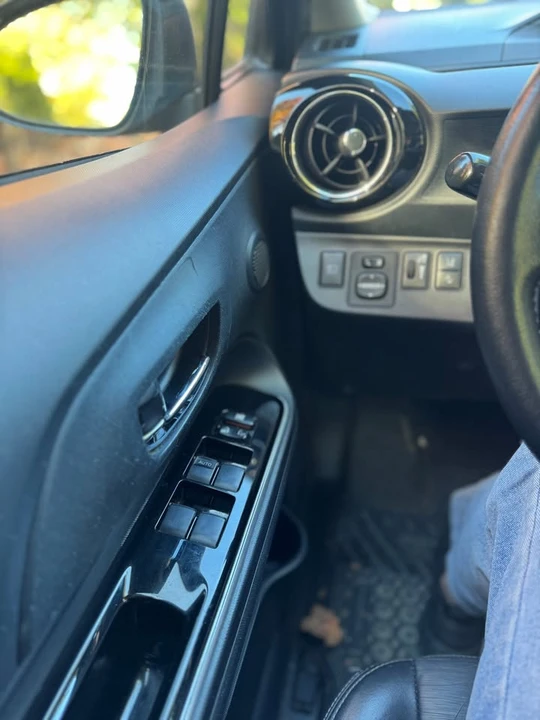 2016 Toyota Prius - Image 14 of 15