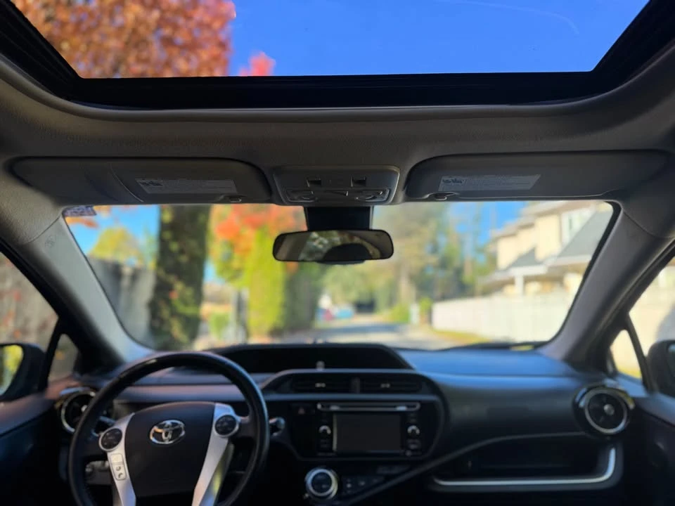 2016 Toyota Prius - Image 10 of 15