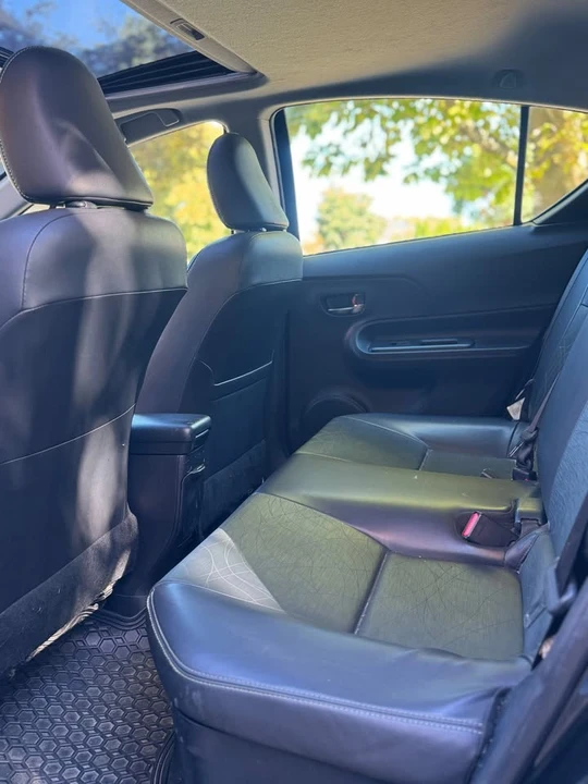 2016 Toyota Prius - Image 9 of 15