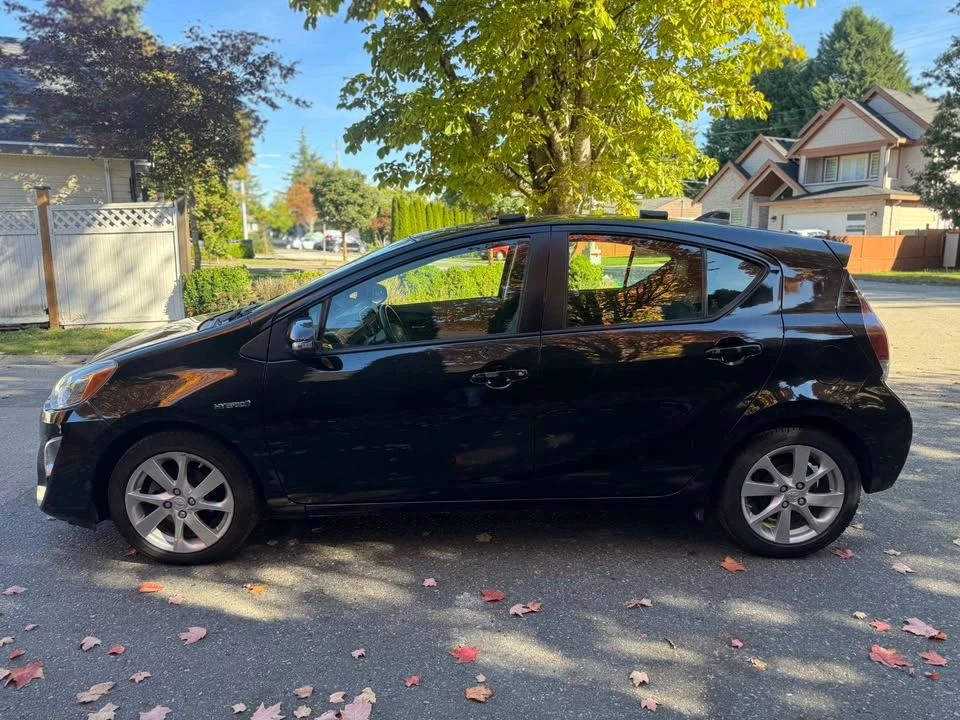 2016 Toyota Prius - Image 3 of 15