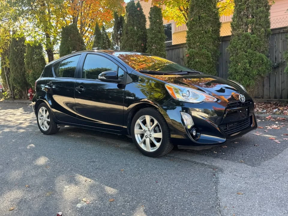 2016 Toyota Prius - Image 8 of 15