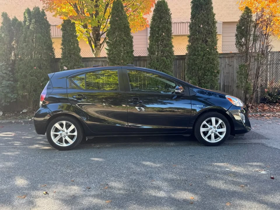 2016 Toyota Prius - Image 7 of 15