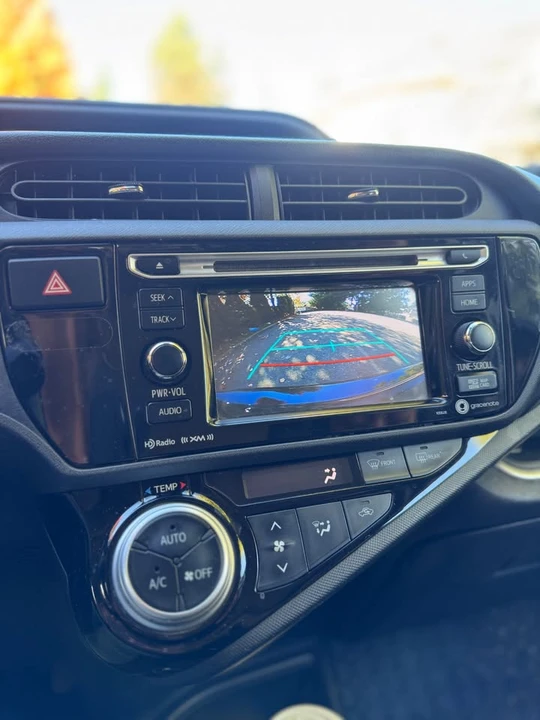 2016 Toyota Prius - Image 15 of 15