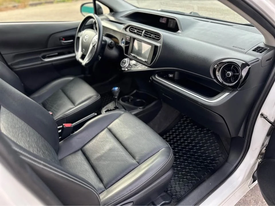 2016 Toyota Prius 4th Gen - Image 11 of 17