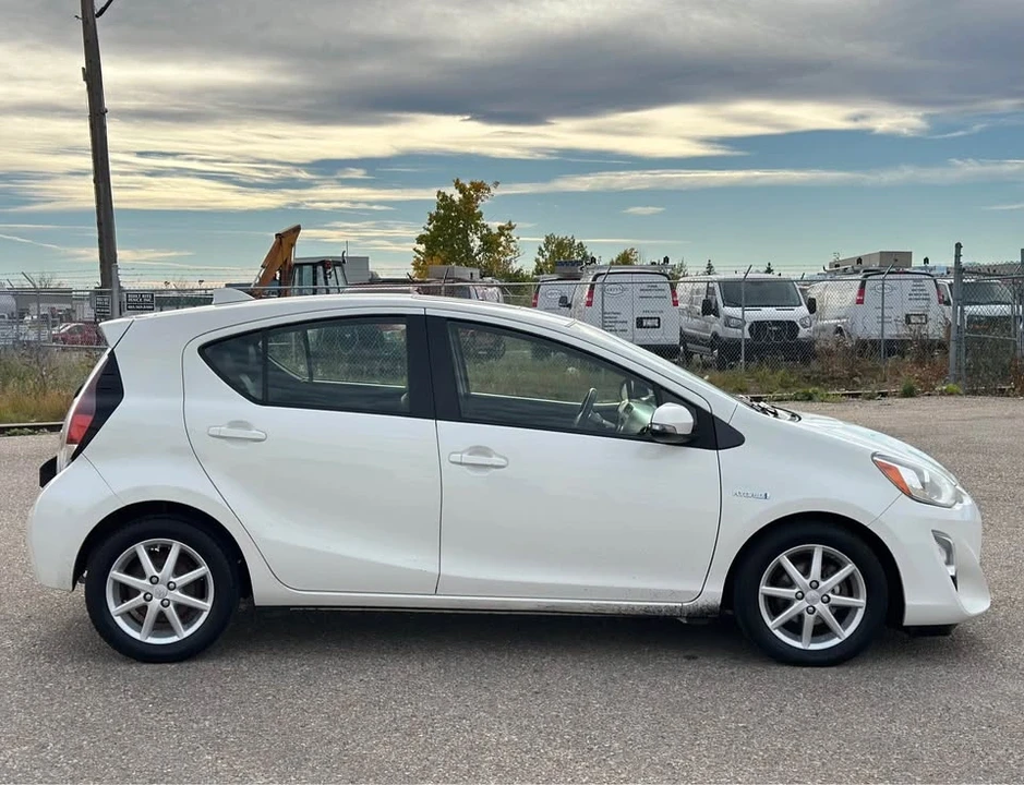 2016 Toyota Prius 4th Gen - Image 6 of 17
