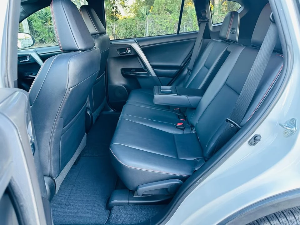 2016 Toyota RAV4 - Image 6 of 8
