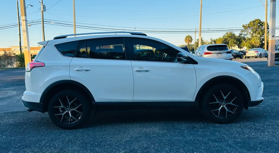 2016 Toyota RAV4 - Image 3 of 8
