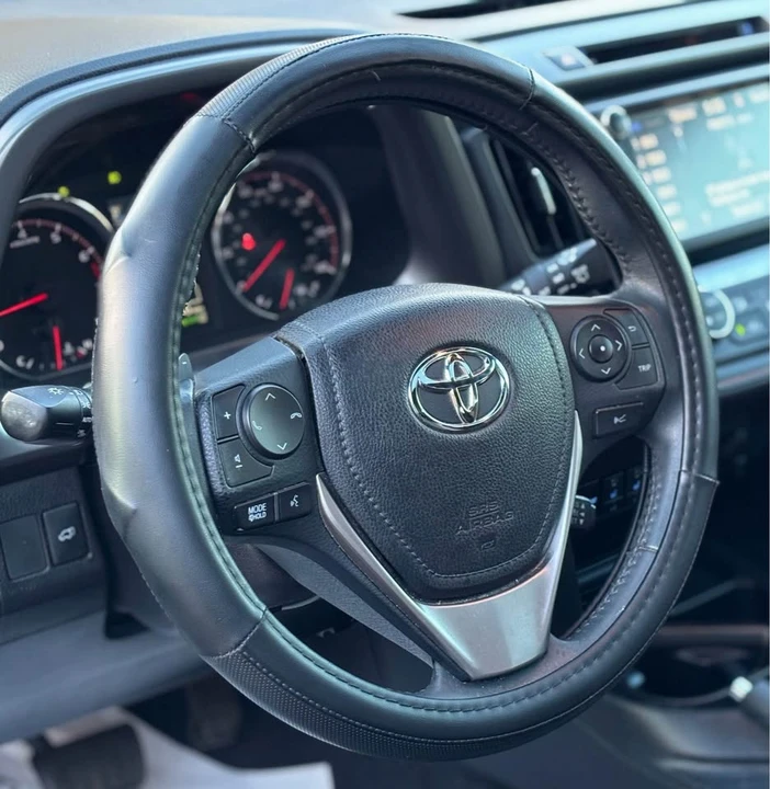 2016 Toyota RAV4 4th Gen - Image 4 of 17