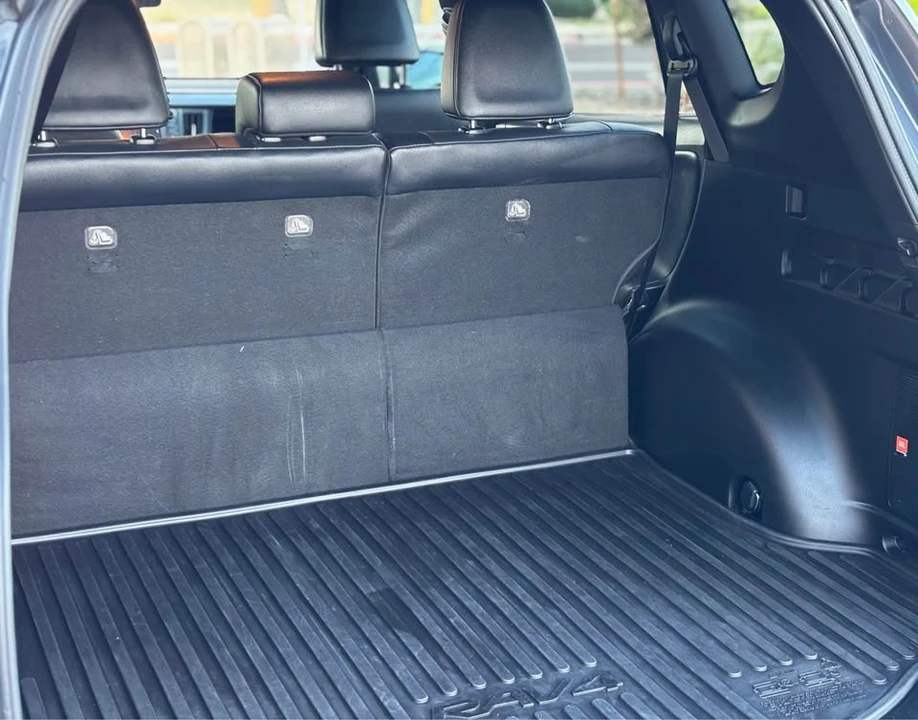 2016 Toyota RAV4 4th Gen - Image 13 of 17