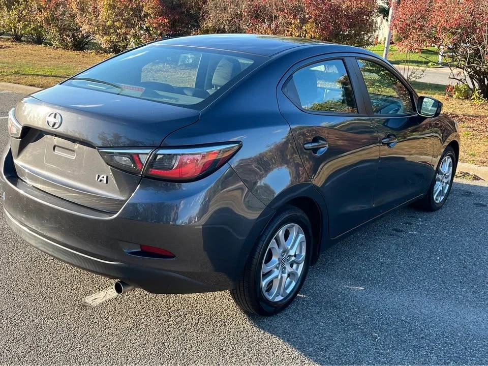 2016 Toyota Yaris - Image 8 of 15