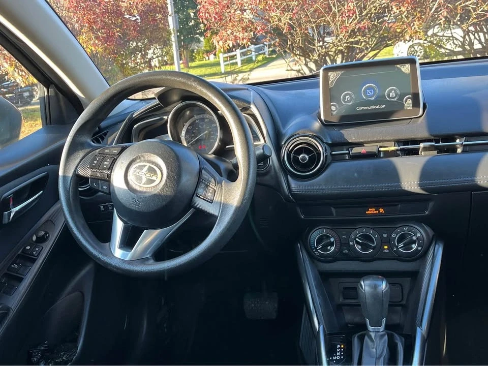 2016 Toyota Yaris - Image 11 of 15