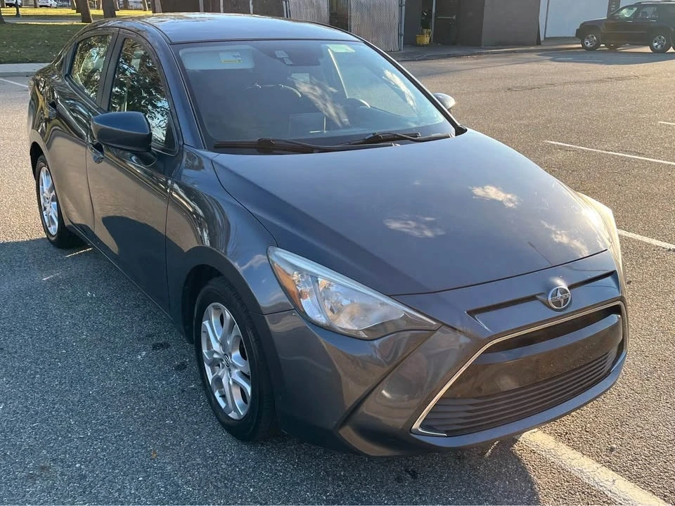 2016 Toyota Yaris - Image 12 of 15