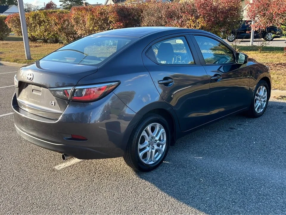 2016 Toyota Yaris - Image 9 of 15