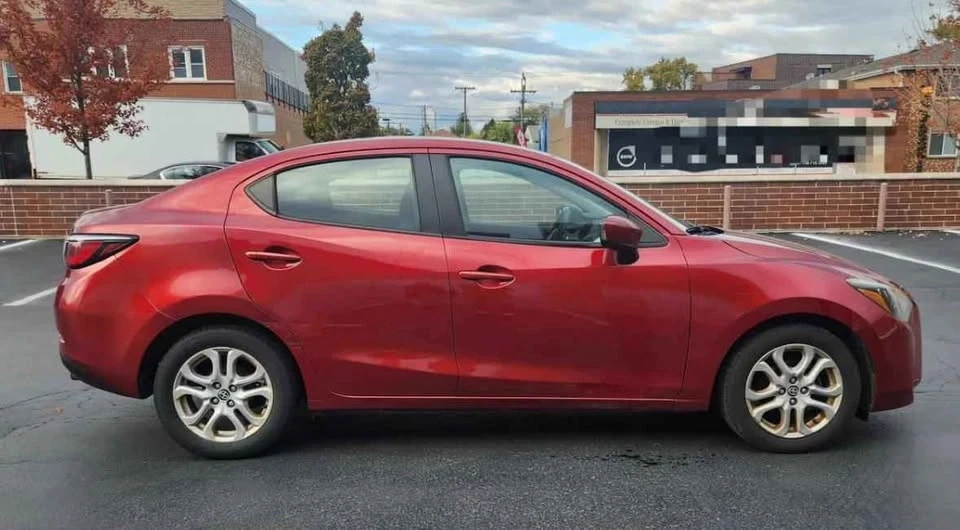 2016 Toyota Yaris - Image 9 of 10