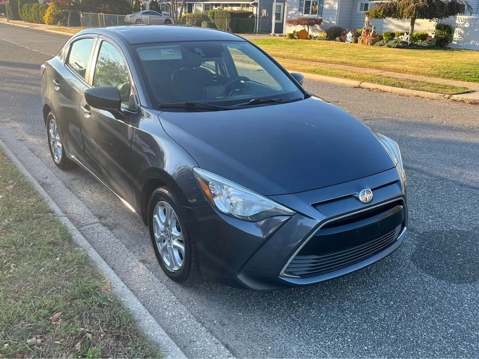 2016 Toyota Yaris - Image 2 of 15