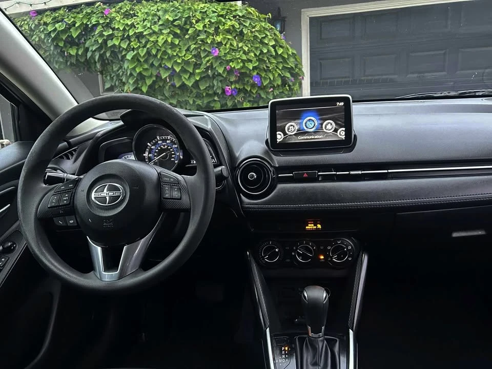 2016 Toyota Yaris - Image 8 of 18
