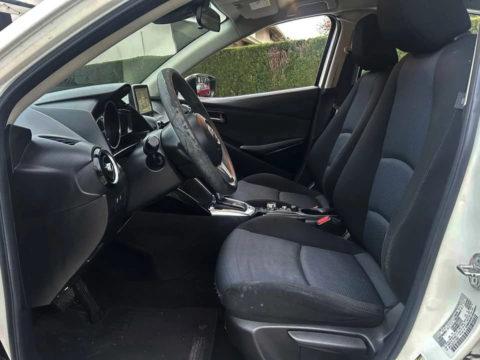 2016 Toyota Yaris - Image 9 of 18