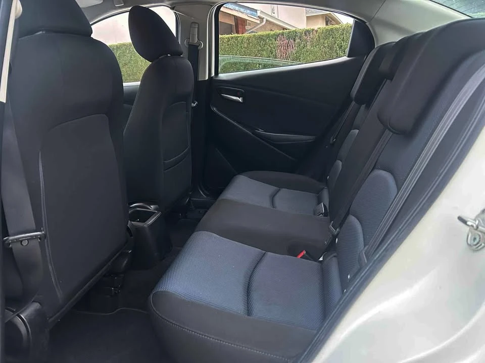 2016 Toyota Yaris - Image 10 of 18