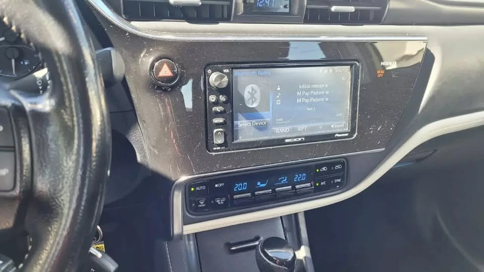 2016 Toyota Corolla 11th Gen - Image 9 of 12