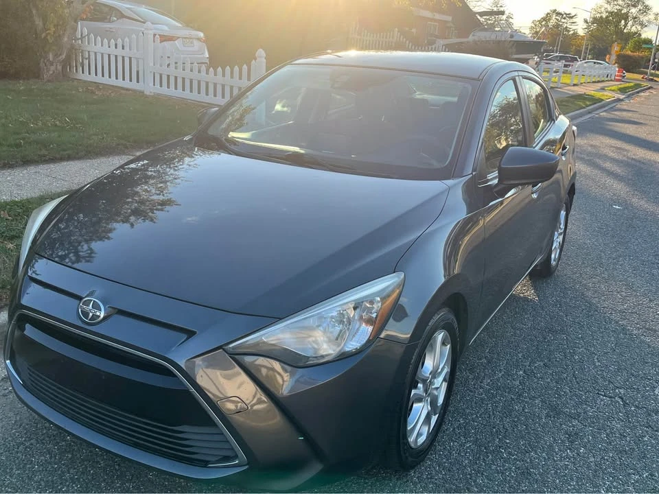 2016 Toyota Yaris - Image 2 of 13
