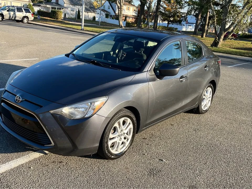 2016 Toyota Yaris - Image 10 of 13