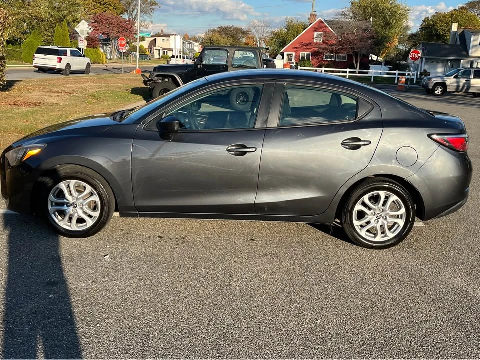 2016 Toyota Yaris - Image 11 of 13