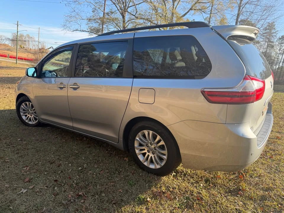 2016 Toyota Sienna 3rd Gen - Image 5 of 16