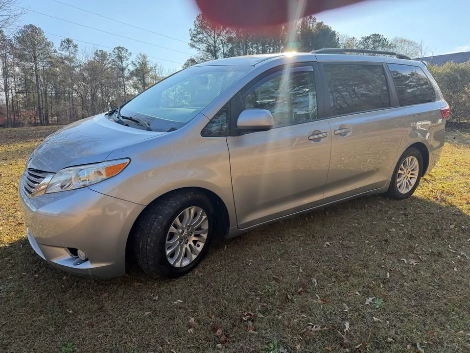 2016 Toyota Sienna 3rd Gen - Image 6 of 16