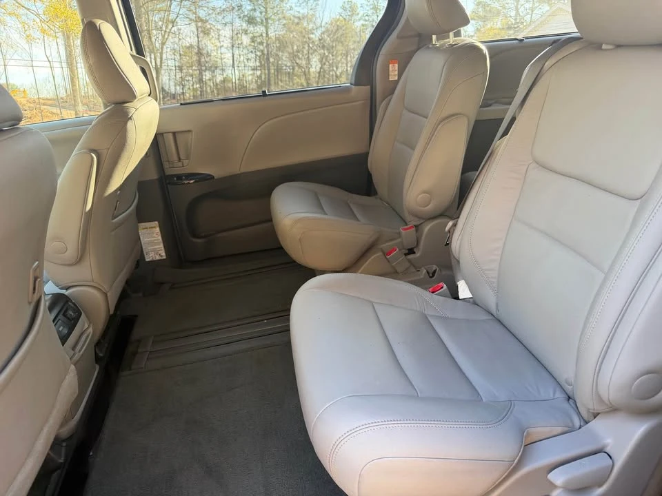 2016 Toyota Sienna 3rd Gen - Image 8 of 16