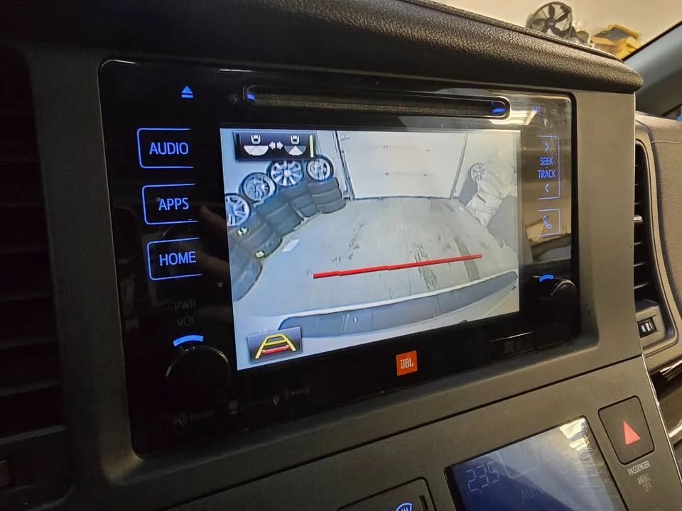 2016 Toyota Sienna 3rd Gen - Image 8 of 17