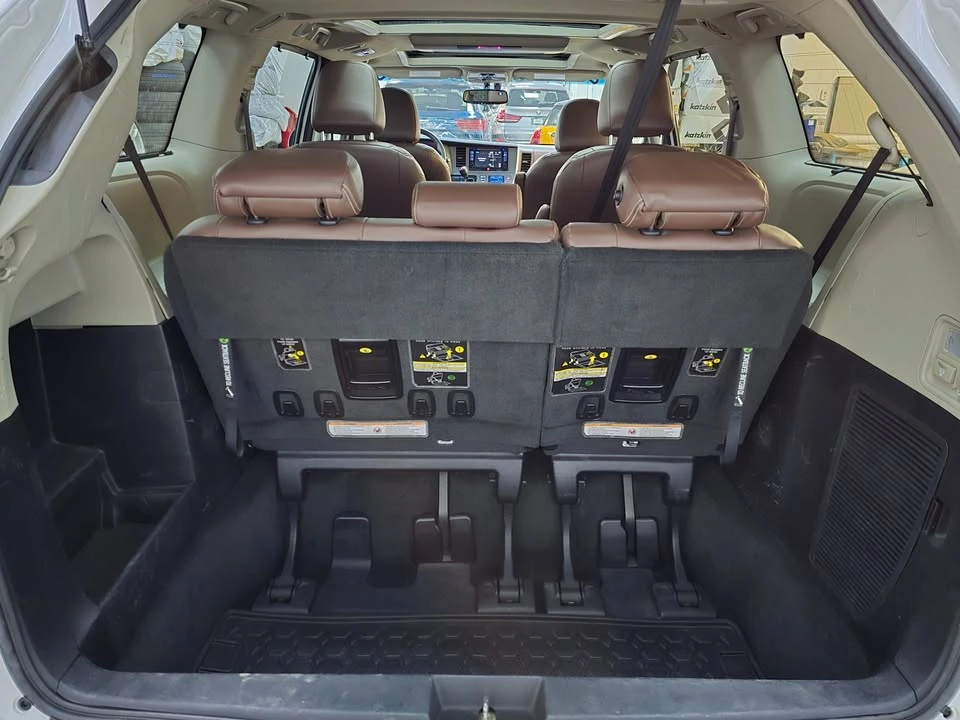 2016 Toyota Sienna 3rd Gen - Image 16 of 17