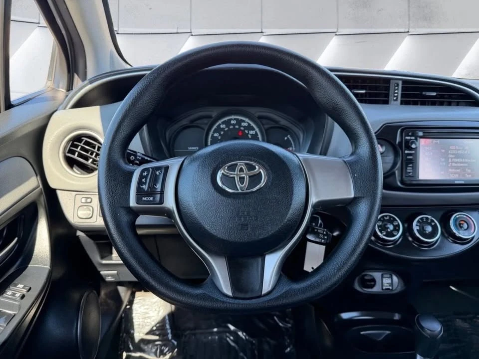 2016 Toyota Yaris - Image 15 of 19