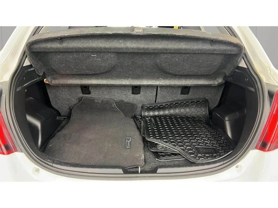 2016 Toyota Yaris - Image 14 of 15