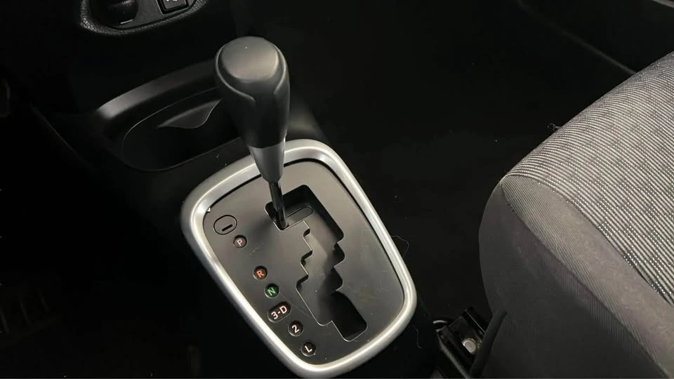 2016 Toyota Yaris - Image 10 of 15