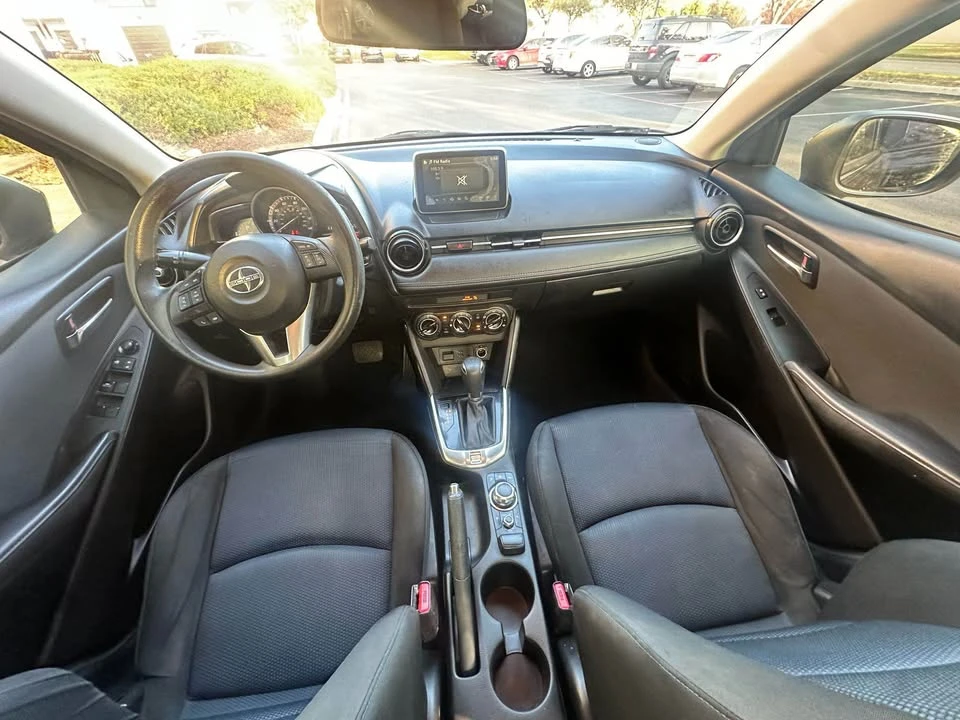 2016 Toyota Yaris - Image 6 of 10