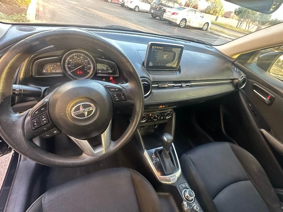 2016 Toyota Yaris - Image 9 of 10