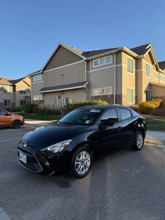 2016 Toyota Yaris - Image 2 of 10