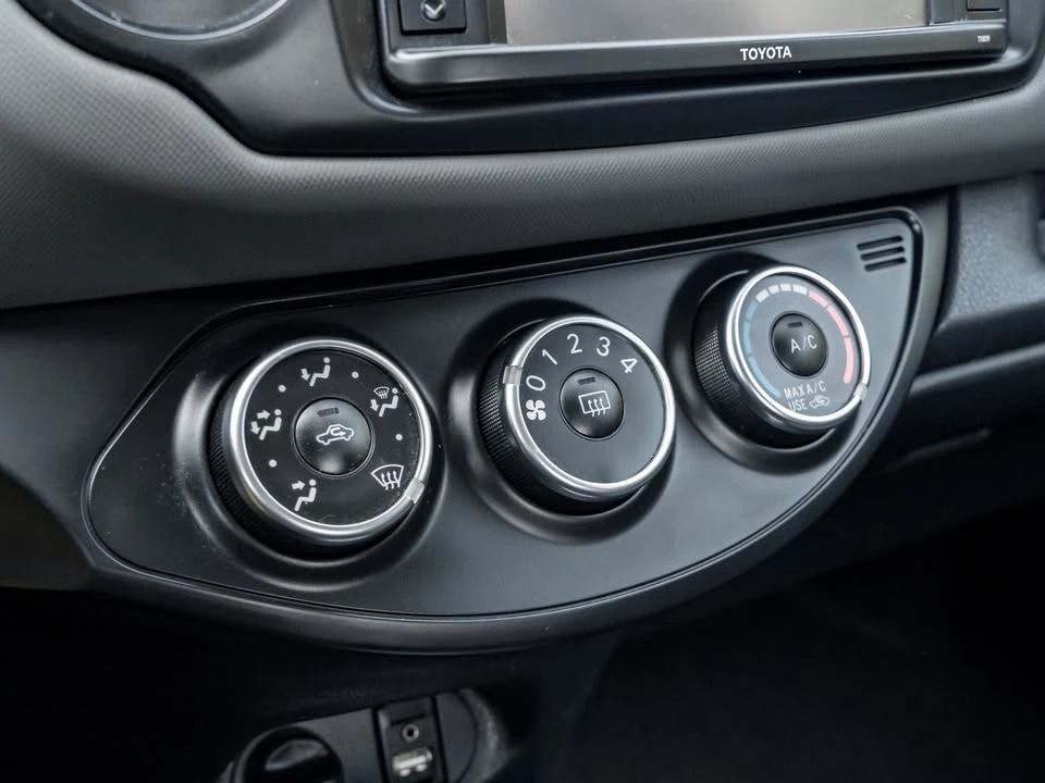 2016 Toyota Yaris - Image 16 of 20