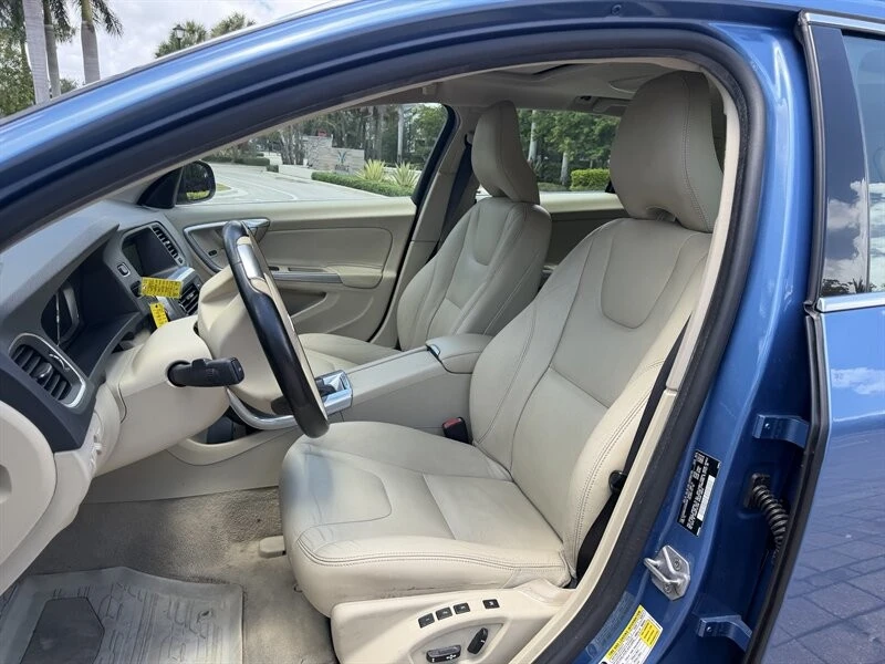 2016 Volvo V60 1st Gen - Image 17 of 24