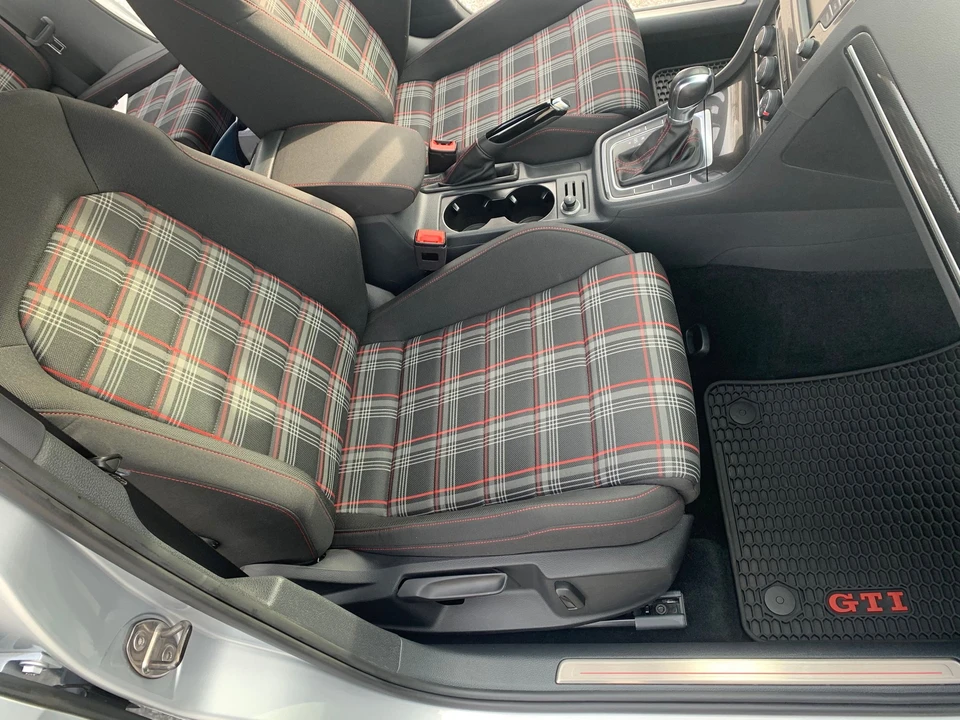 2016 Volkswagen GTI Mk7 - Image 10 of 11